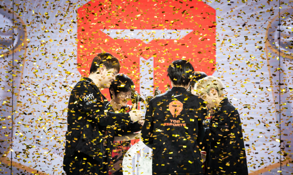 包含BLG横扫MAD，CoreJJ关键团战开团秒人焦点之战八强赛，锁定晋级资格的词条