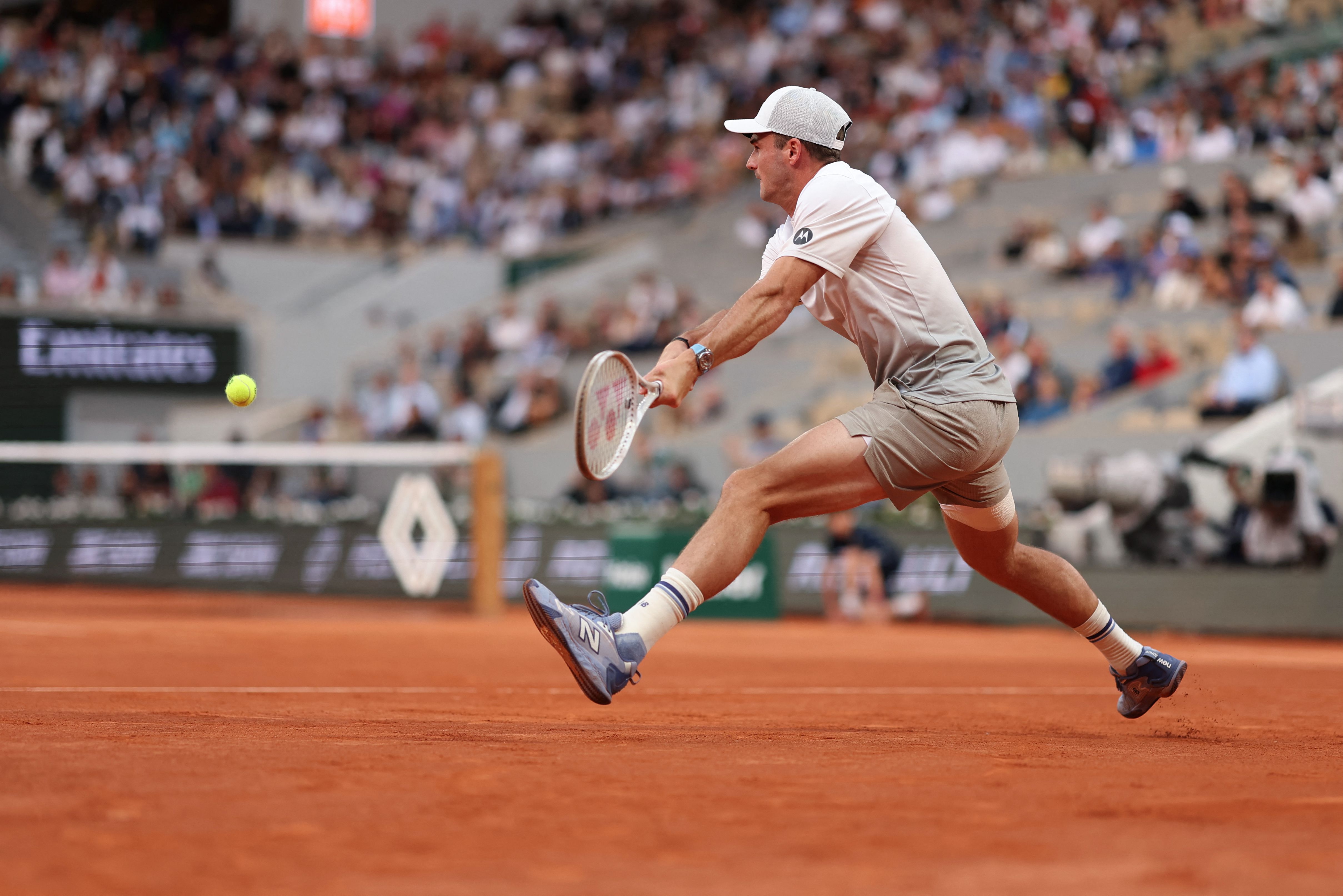 意大利网球队绝杀日本网球队，阿尔卡拉斯高光表现