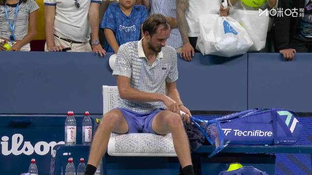 关于美国网球队绝地反击日本网球队，梅德韦杰夫爆发神勇的信息