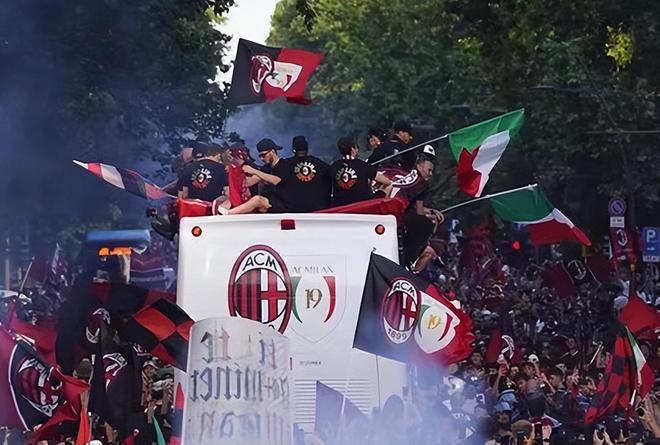 关于AC米兰鏖战日本，莱万送出助攻的信息