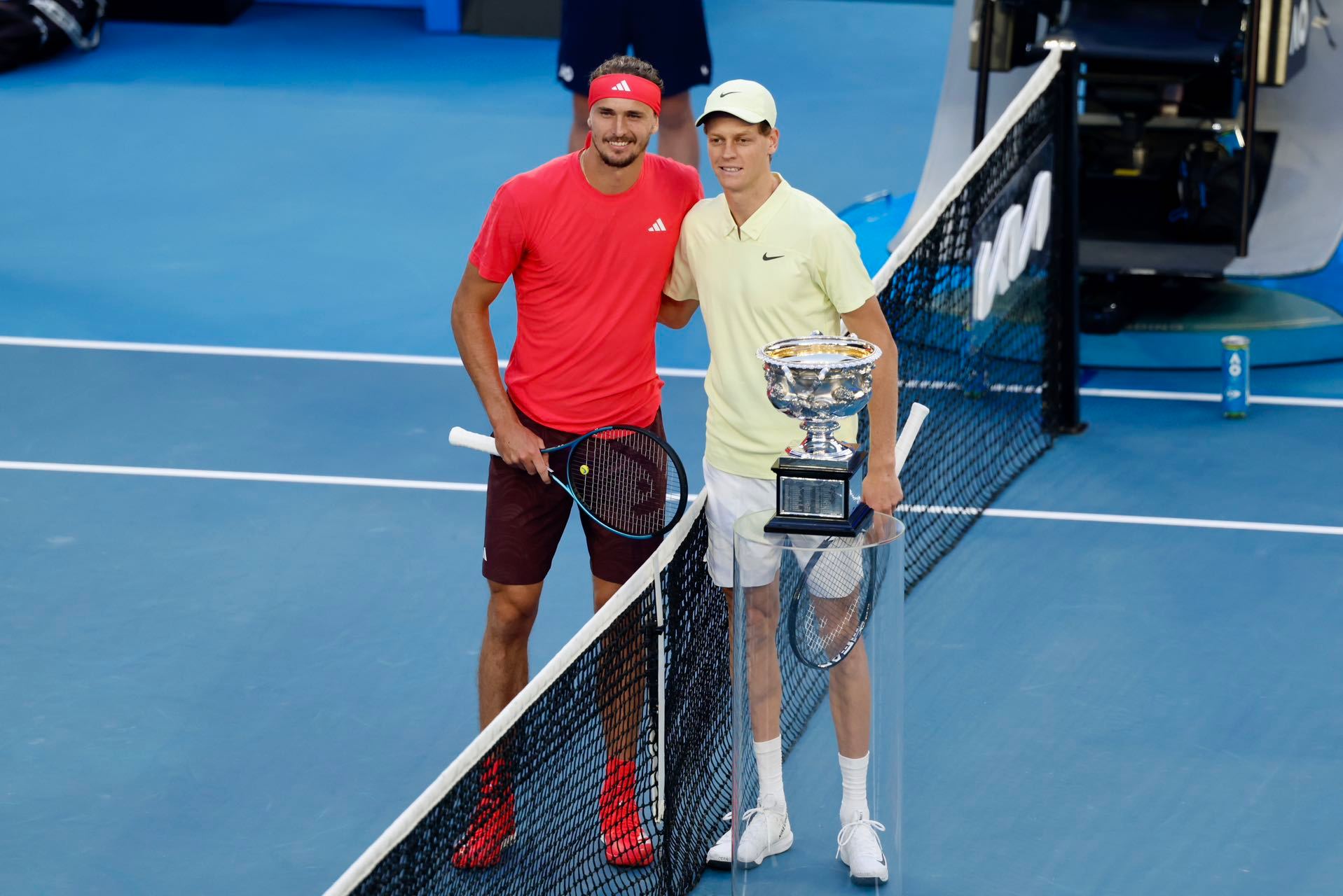 关于德国网球队险胜欧洲网球队，兹维列夫制霸全场的信息