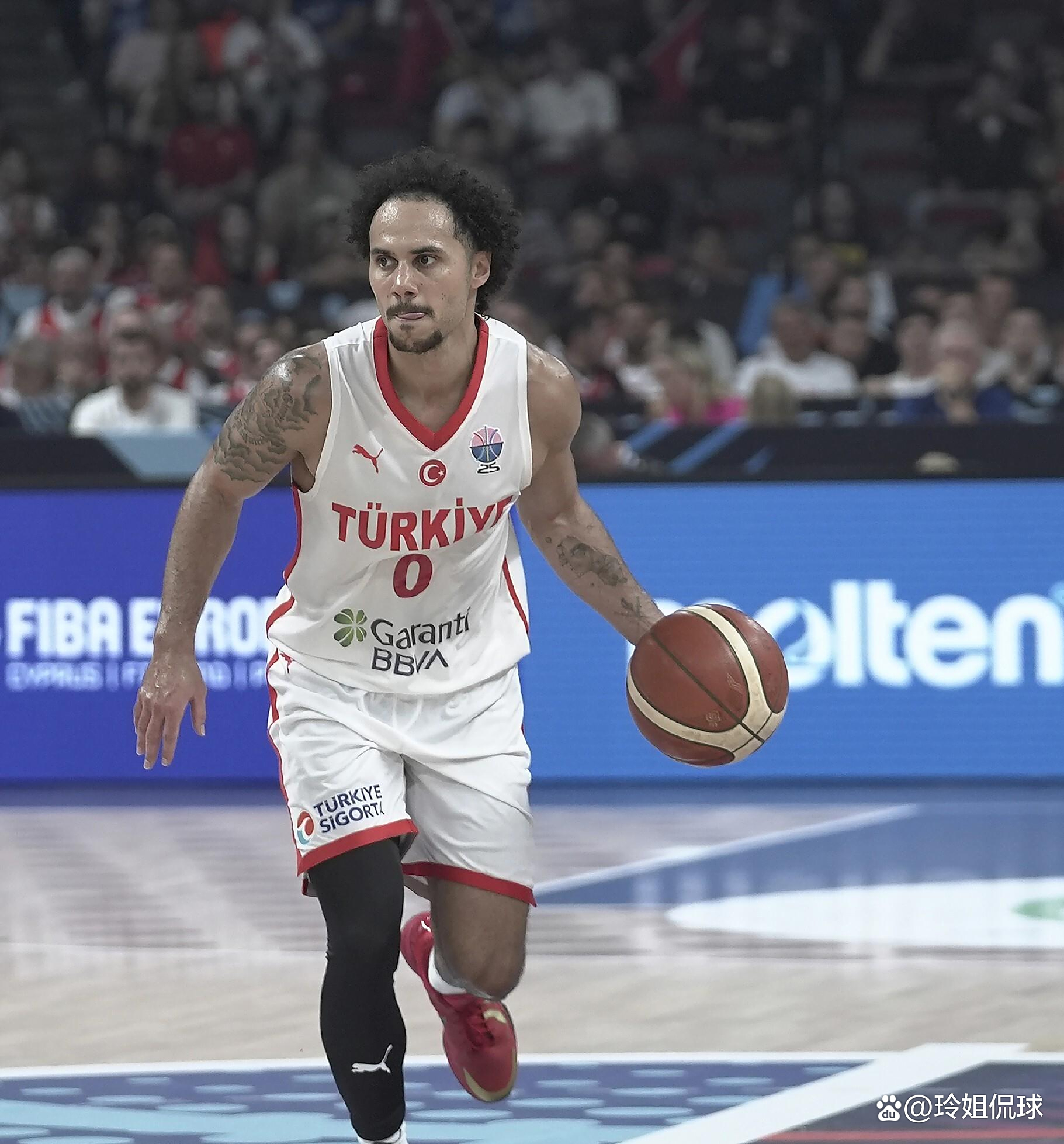 波兰男篮强势中国男篮，欧文送出助攻