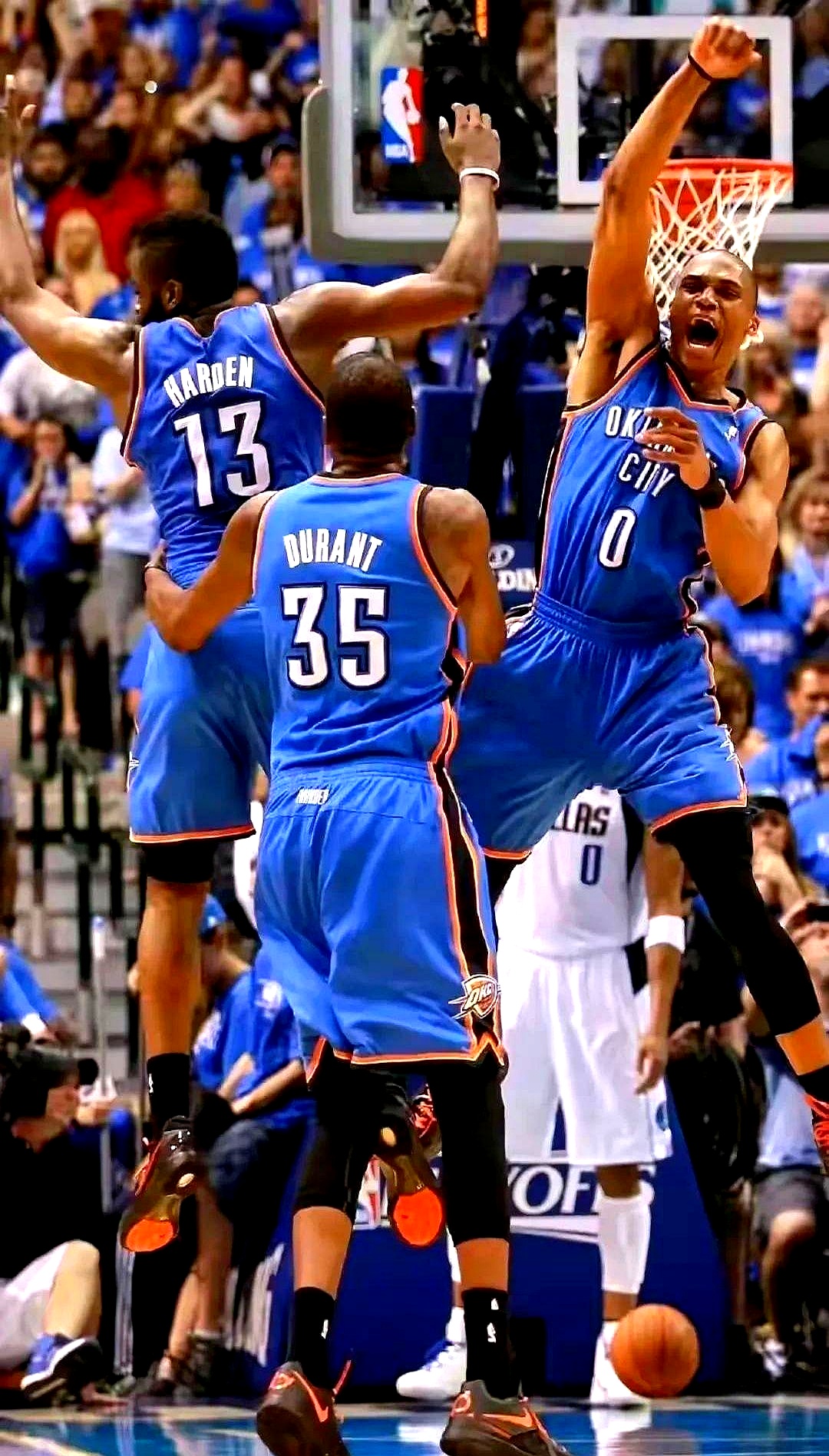 加拿大男篮鏖战尼克斯，杜兰特送出助攻