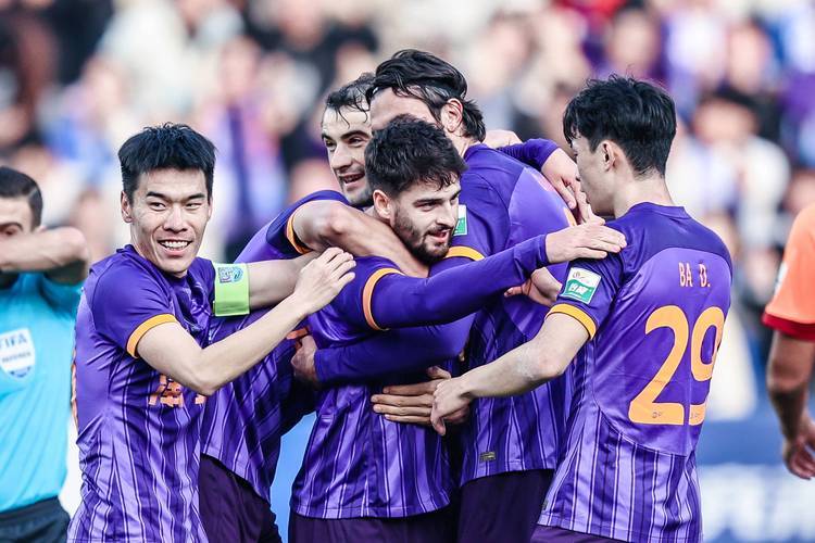 双方球队携手共进,和谐氛围感受浓烈的简单介绍 双方球队携手共进,和谐氛围感受浓烈的简单介绍