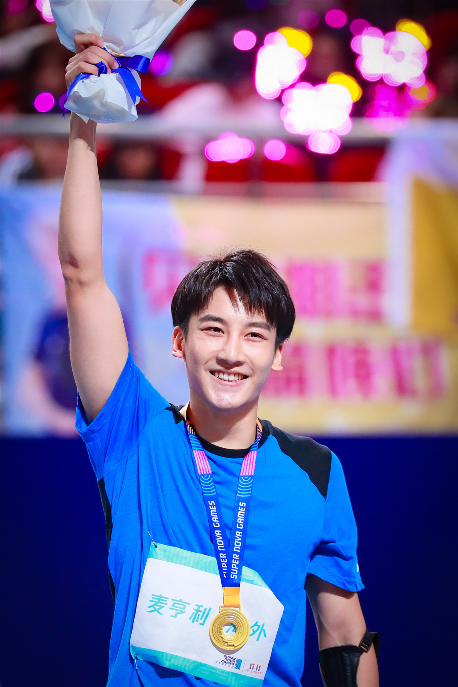 新西兰射箭选手斩获金牌，成为焦点