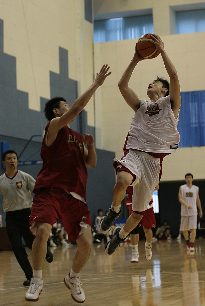 篮球锦标赛开启预热，球迷热情高涨的简单介绍