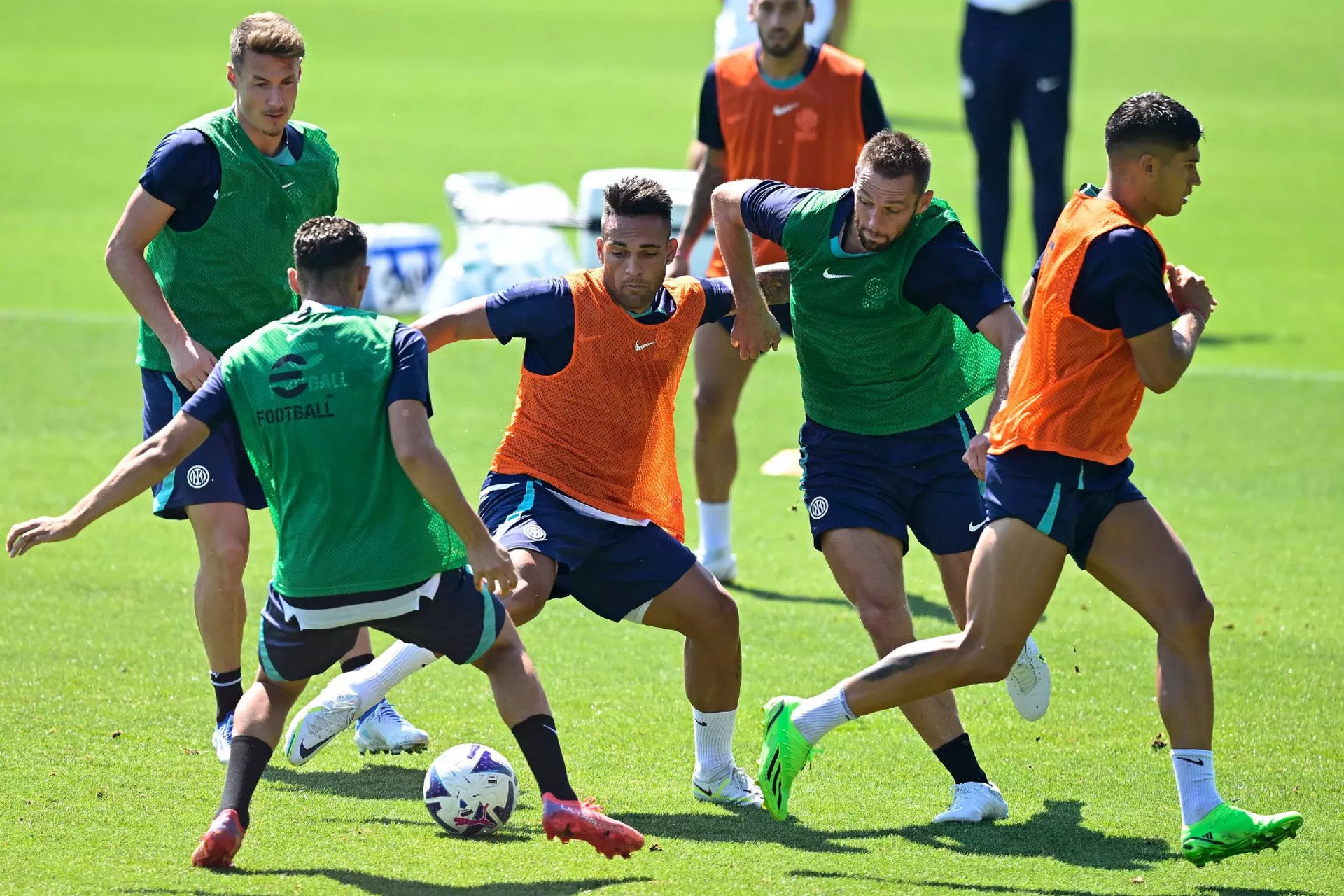 雄狮队在激烈对抗中夺得宝贵三分的简单介绍