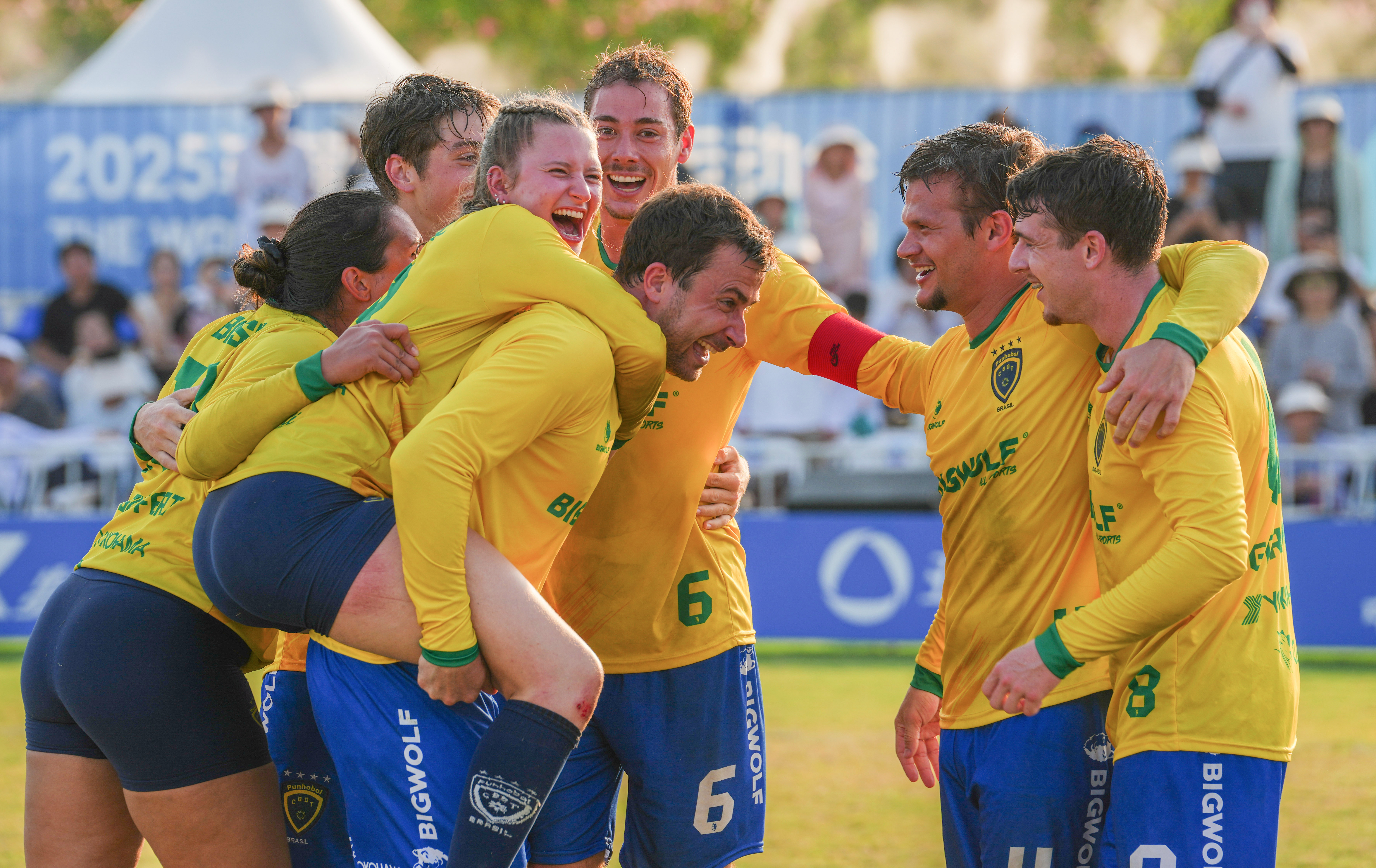 关于田径比赛奋发拼搏，巴西选手获得胜利的信息