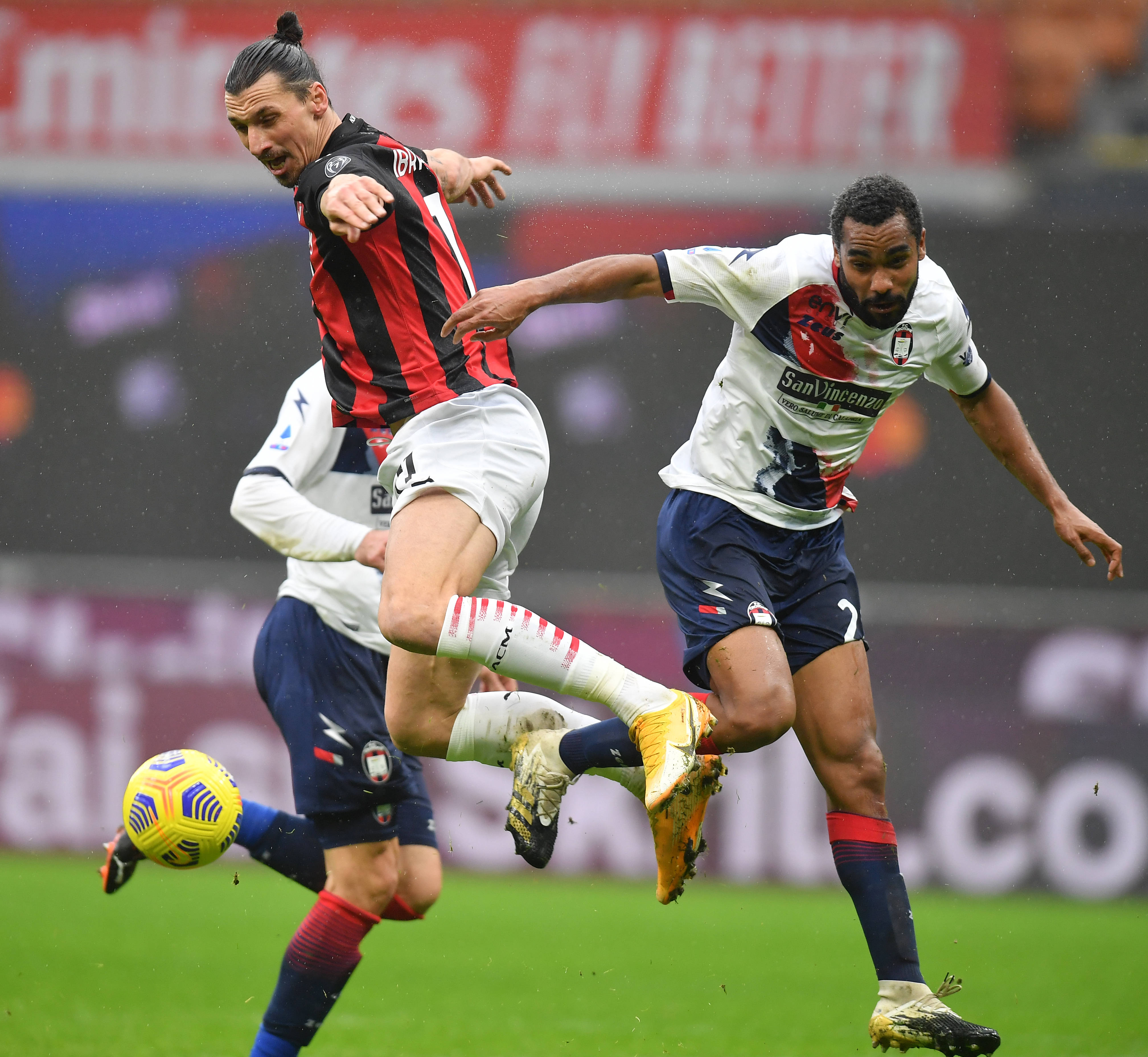 意甲球队在比赛中展现出色实力