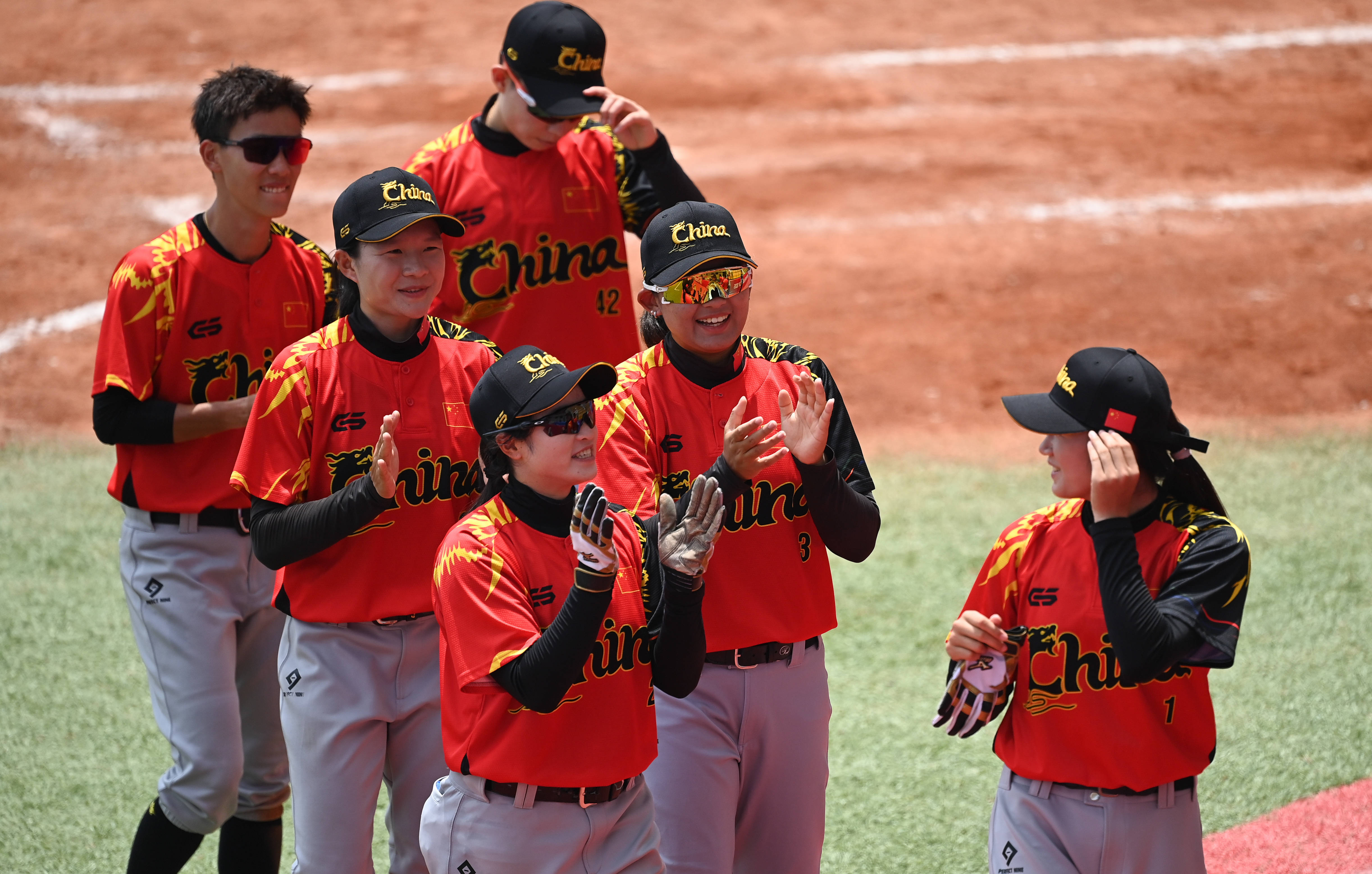 亚洲球队在国际比赛中展现团队合作精神的简单介绍