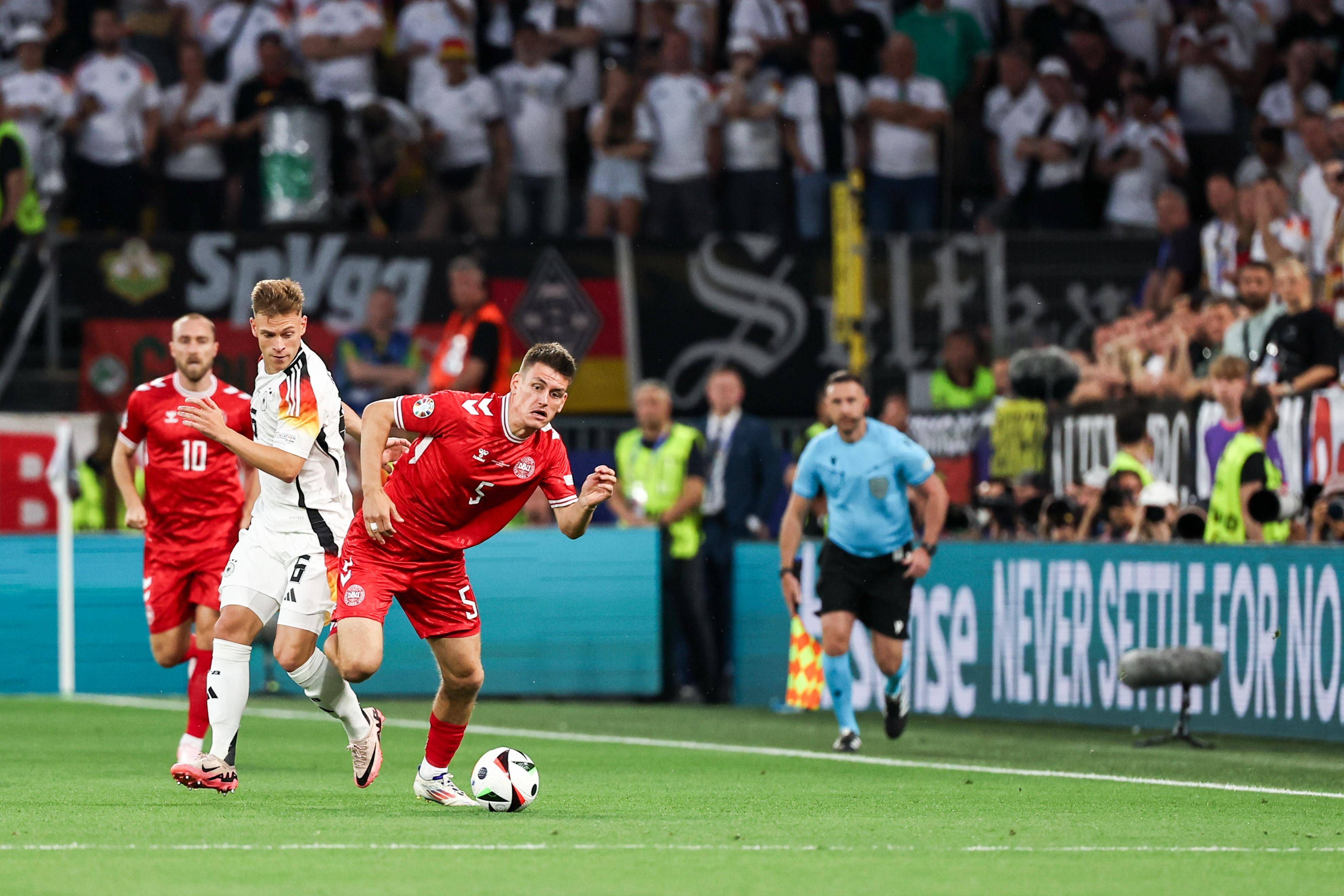 俄罗斯力克丹麦，晋级欧洲杯赛事