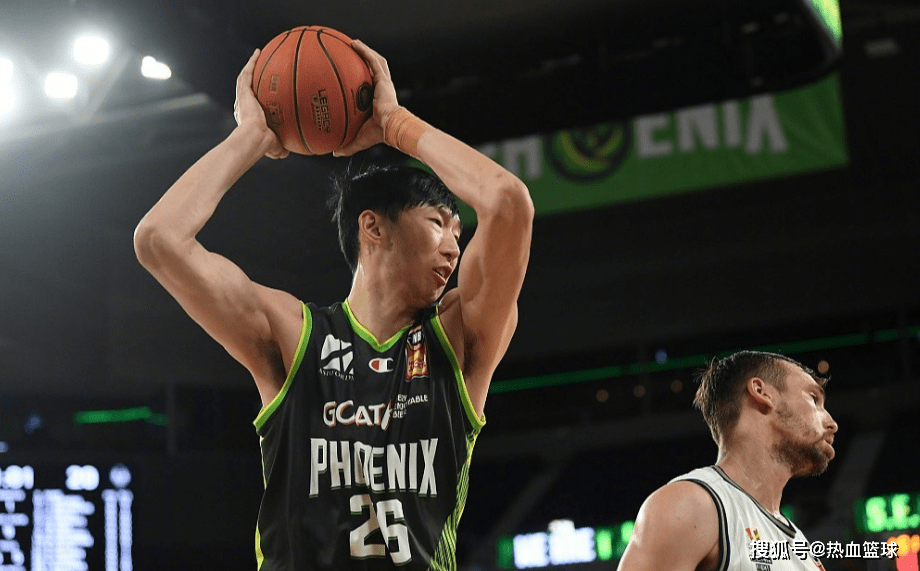 步行者队员在家训练成果展示