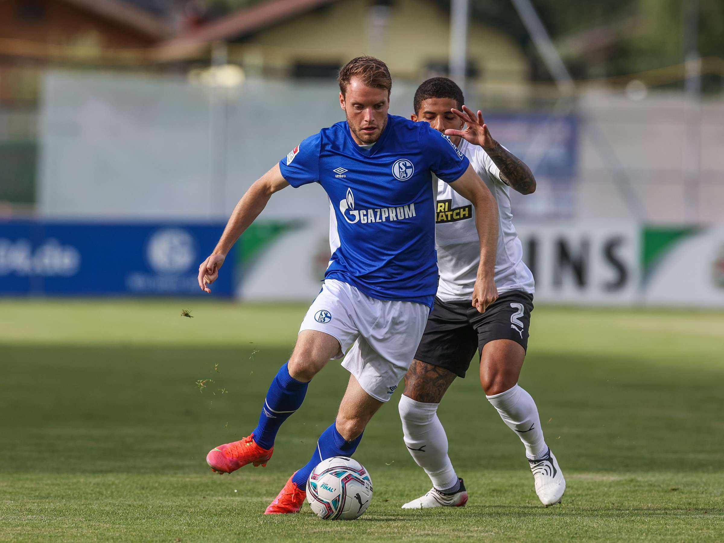 沙尔克04客场击败弗莱堡，士气大增的简单介绍