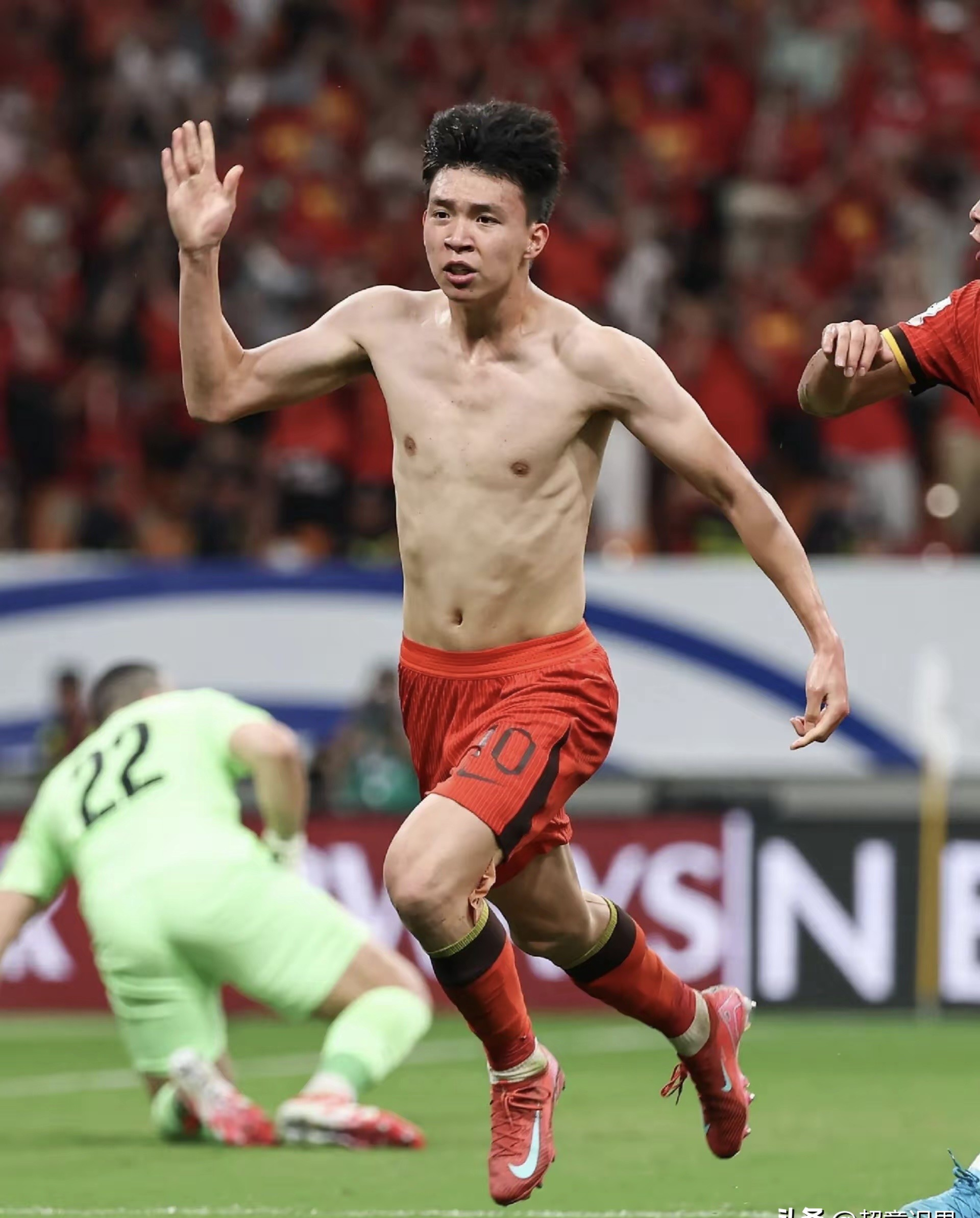 顶尖运动员斗志昂扬展现实力的简单介绍