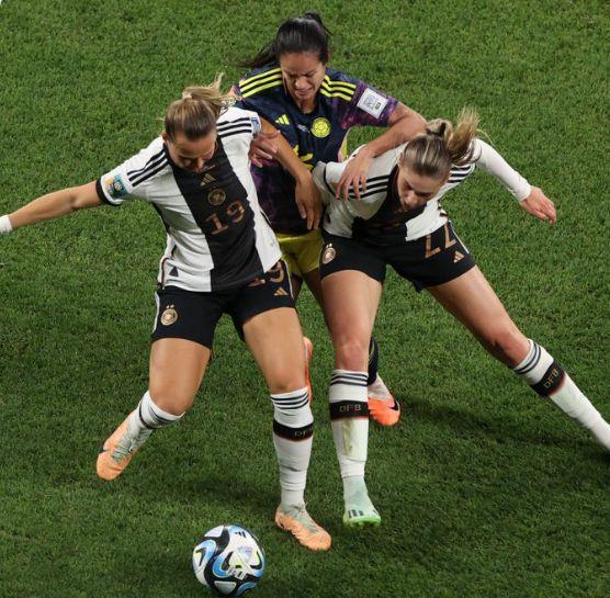 哥伦比亚女足战斗到最后一刻