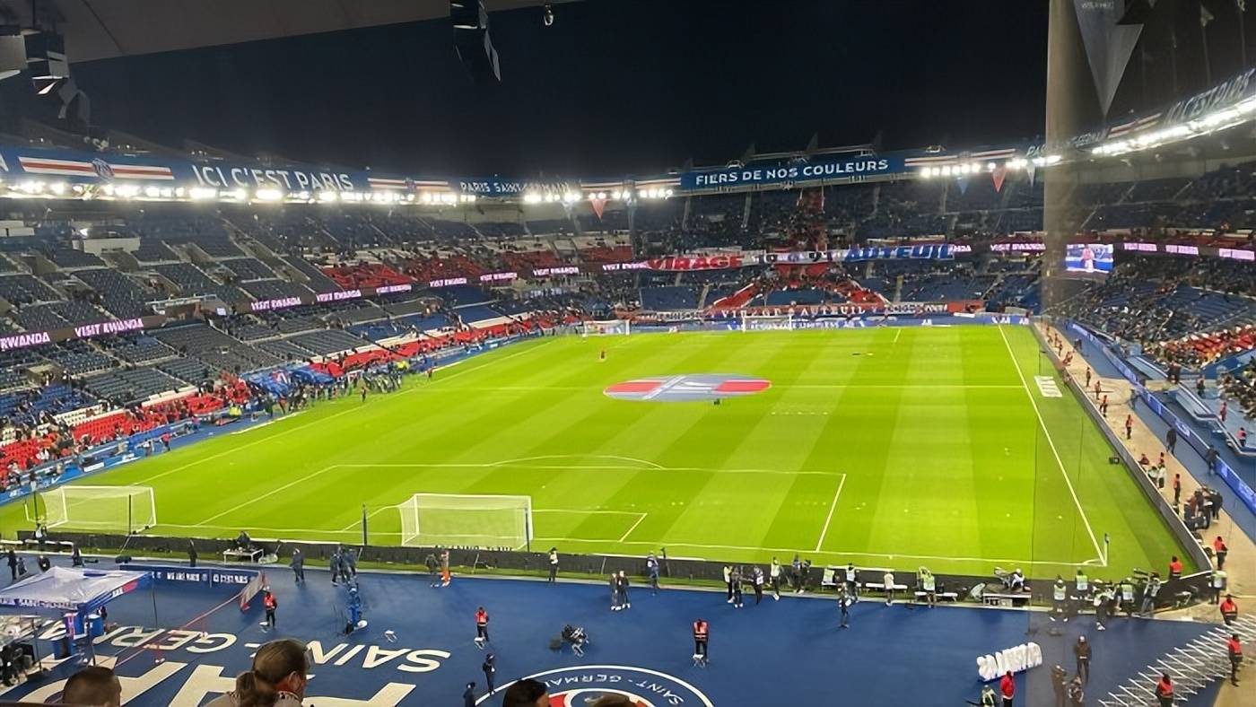 关于欧预赛实况报道，球场上的激情燃烧的信息