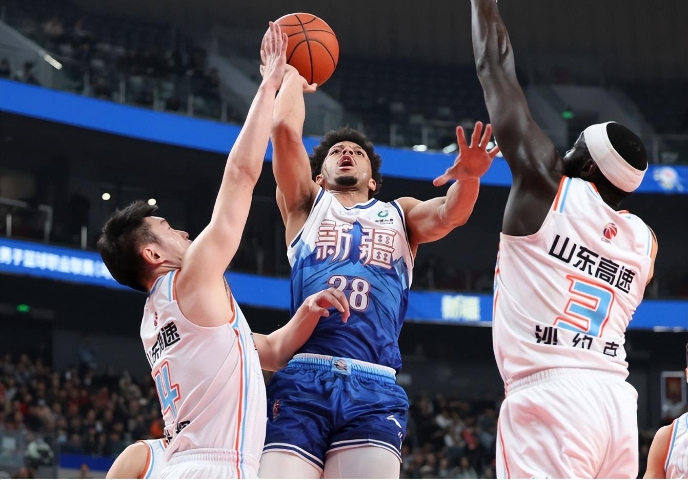 山东男篮展现实力，横扫对手斩获胜利