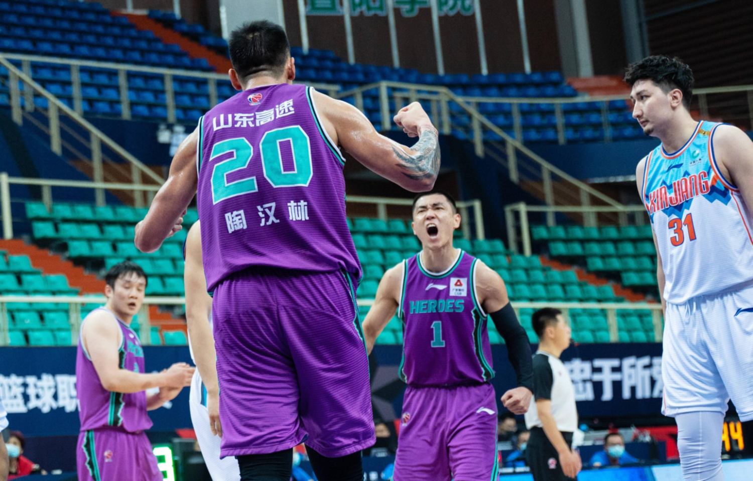 山东男篮展现实力，横扫对手斩获胜利