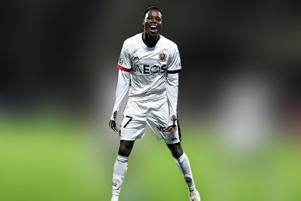 包含尼斯展现勇气抗衡强敌，法甲争冠战役更加白热化的词条