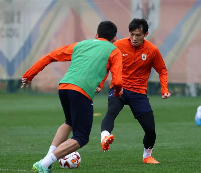 山东泰山队员积极备战国际对手，奋力争胜的简单介绍