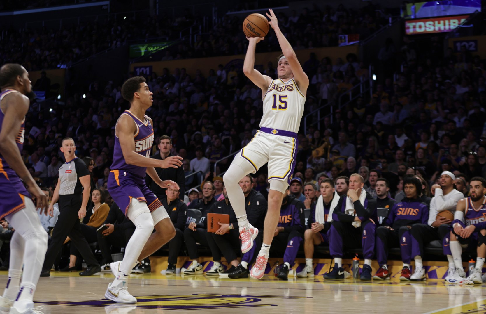 塞尔维亚男篮完胜湖人B队，凯尔·库兹马高光表现的简单介绍