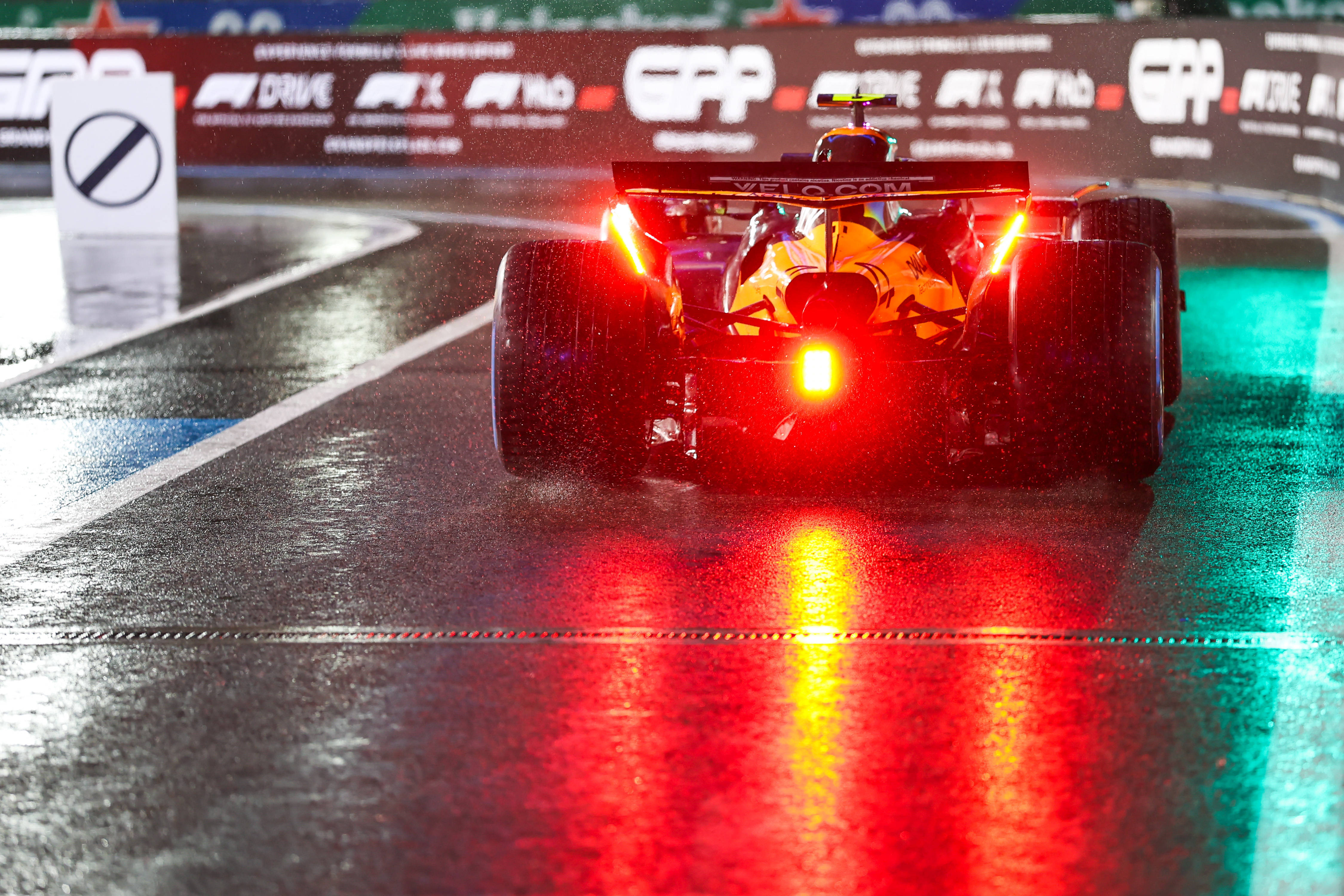 红牛二队轻取索伯车队，塞恩斯关键制胜的简单介绍