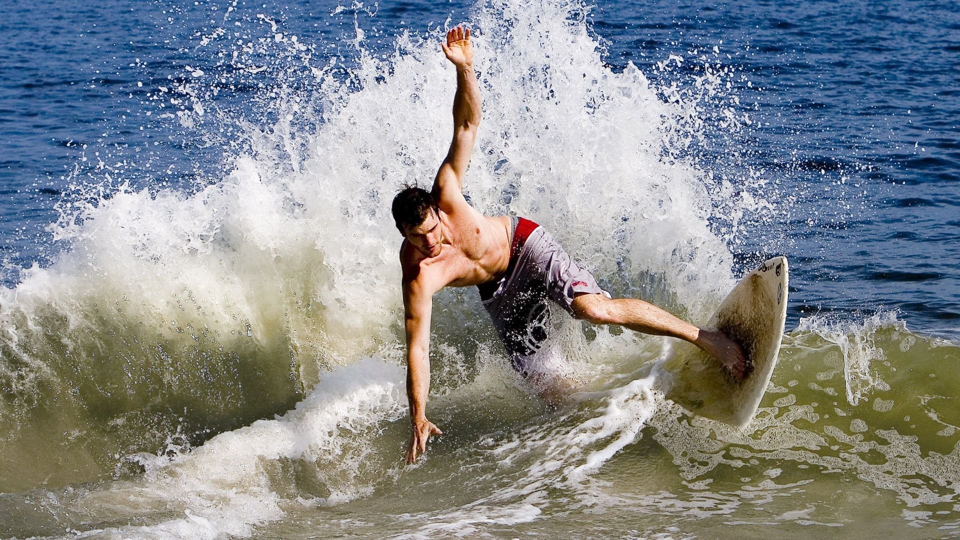 跨界绝杀,从NBA奇才到F1街道,爱德华兹的统治时刻